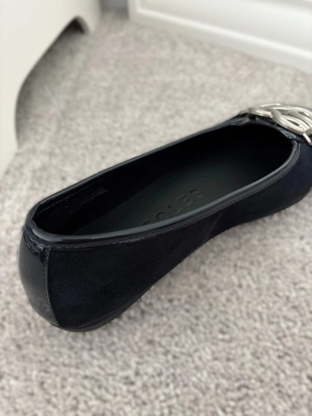 Aerosoles Navy Suede & Patent Leather Comfort Flats Silver Emblem Size 9 NWT - Picture 2 of 5